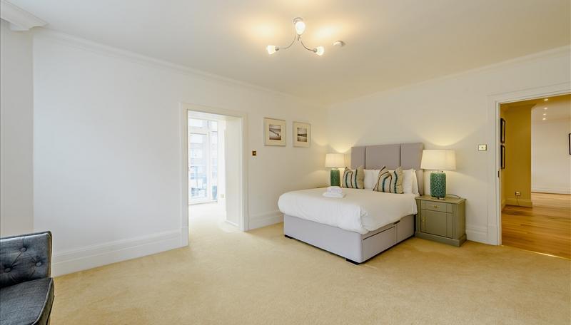 3 bedroom Flat to rent in Strathmore Court-view13