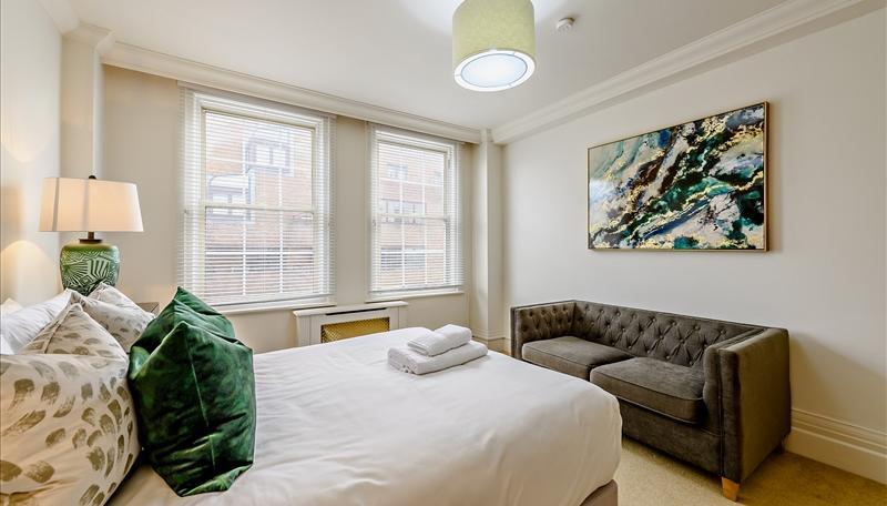 3 bedroom Flat to rent in Strathmore Court-view10
