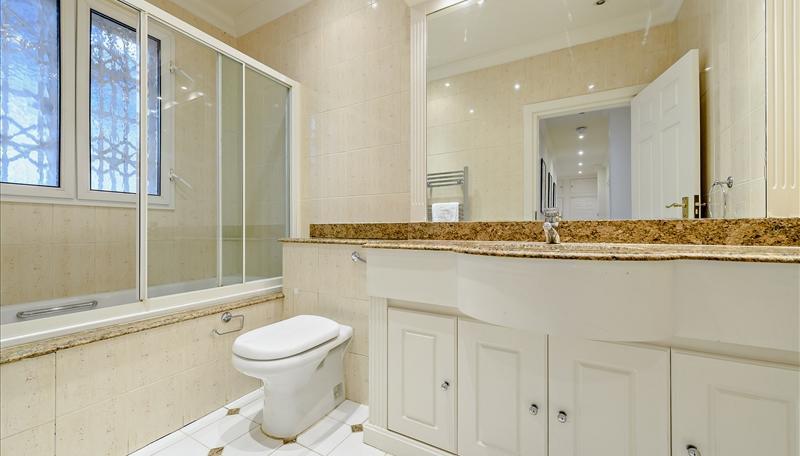 3 bedroom Flat to rent in Strathmore Court-view15