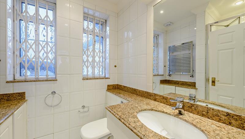 3 bedroom Flat to rent in Strathmore Court-view16