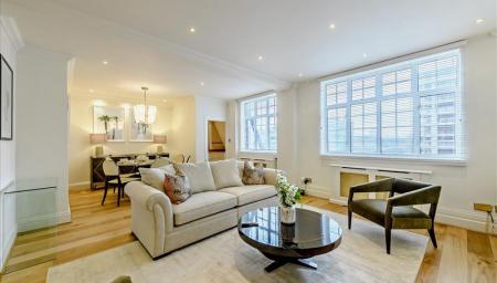 3 bedroom Flat to rent in Strathmore Court-List2313