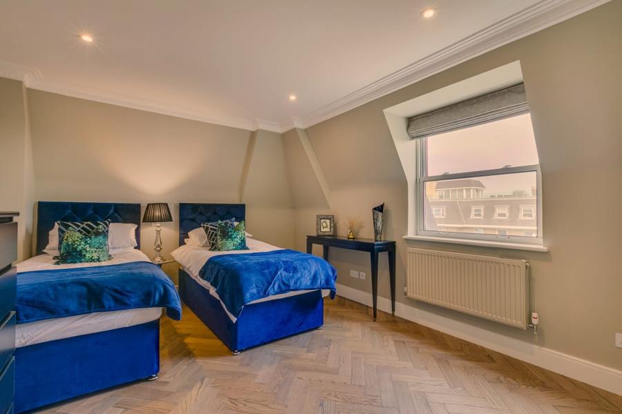 3 bedroom Flat to rent in Boydell Court-view4