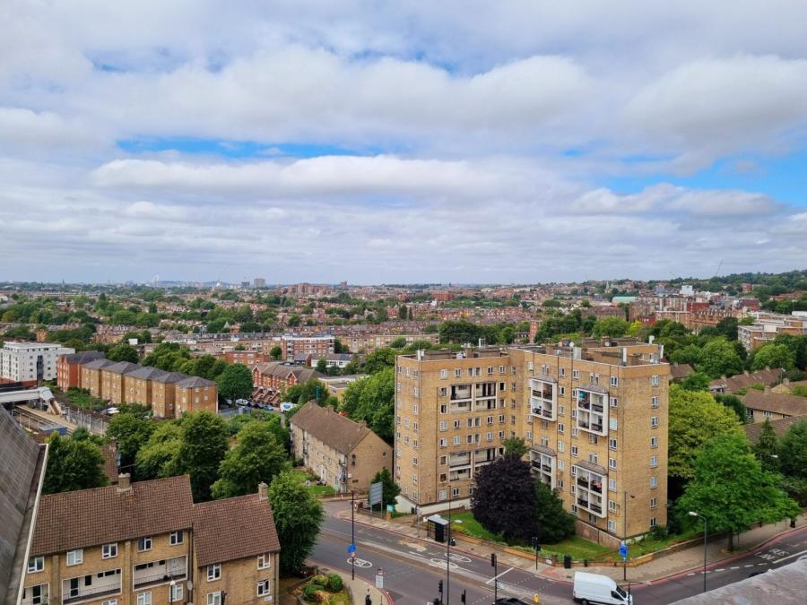 3 bedroom Flat to rent in Boydell Court-view12