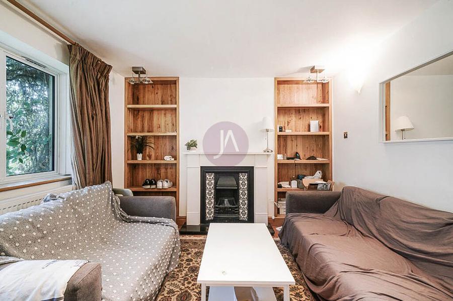 2 bedroom Flat to rent in Bradman House-view5