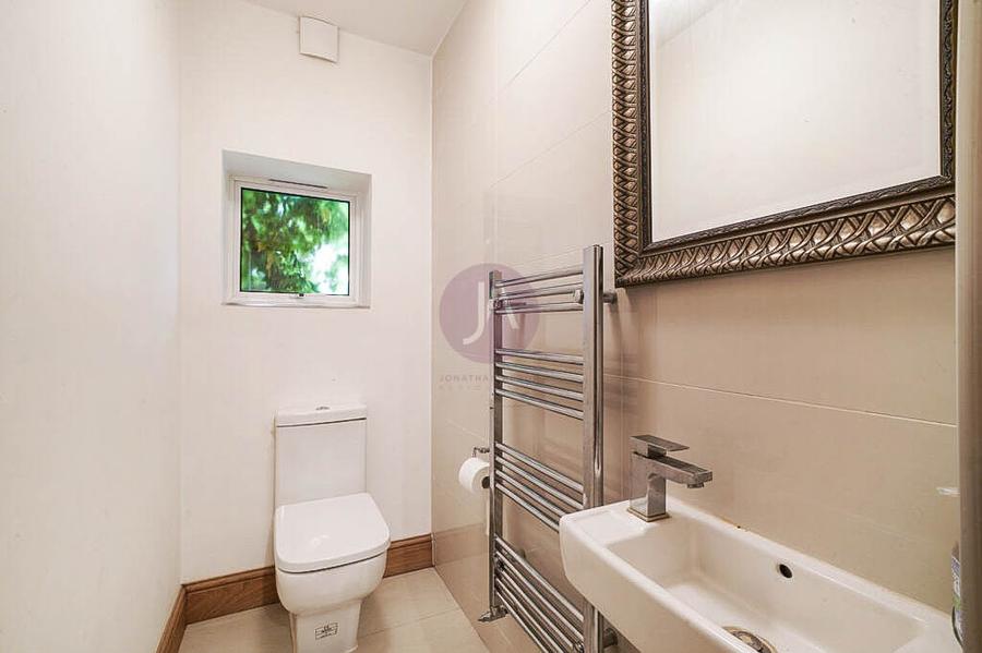 2 bedroom Flat to rent in Bradman House-view11