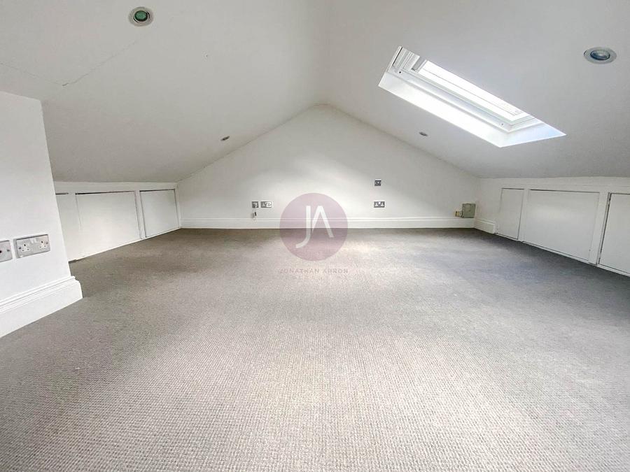 3 bedroom House to rent in Ryders Terrace-view9