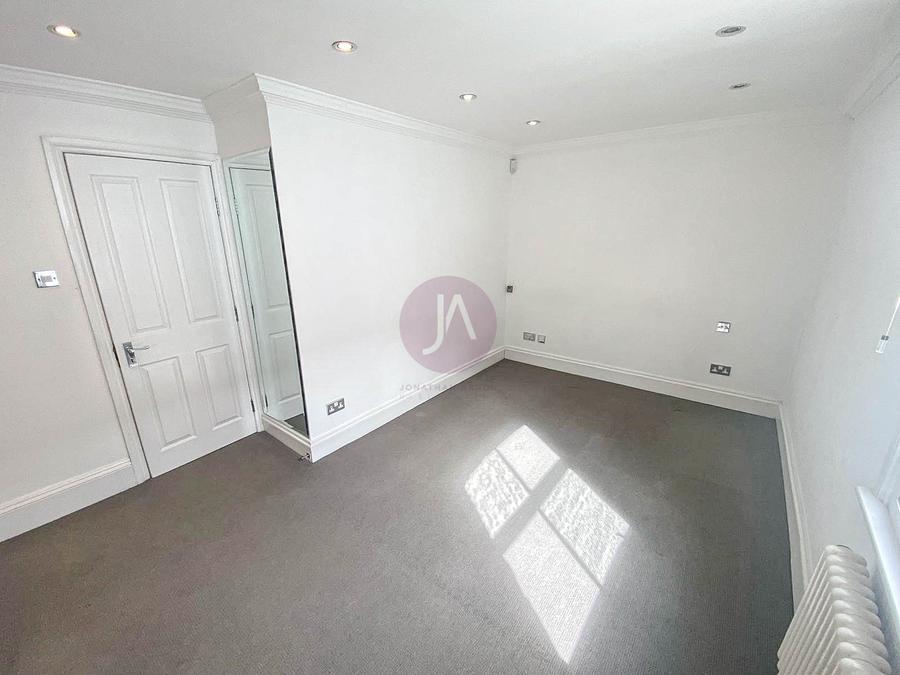 3 bedroom House to rent in Ryders Terrace-view7