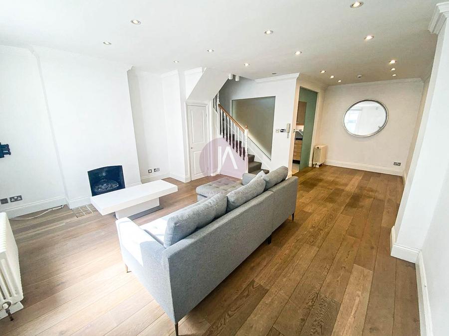 3 bedroom House to rent in Ryders Terrace-view10