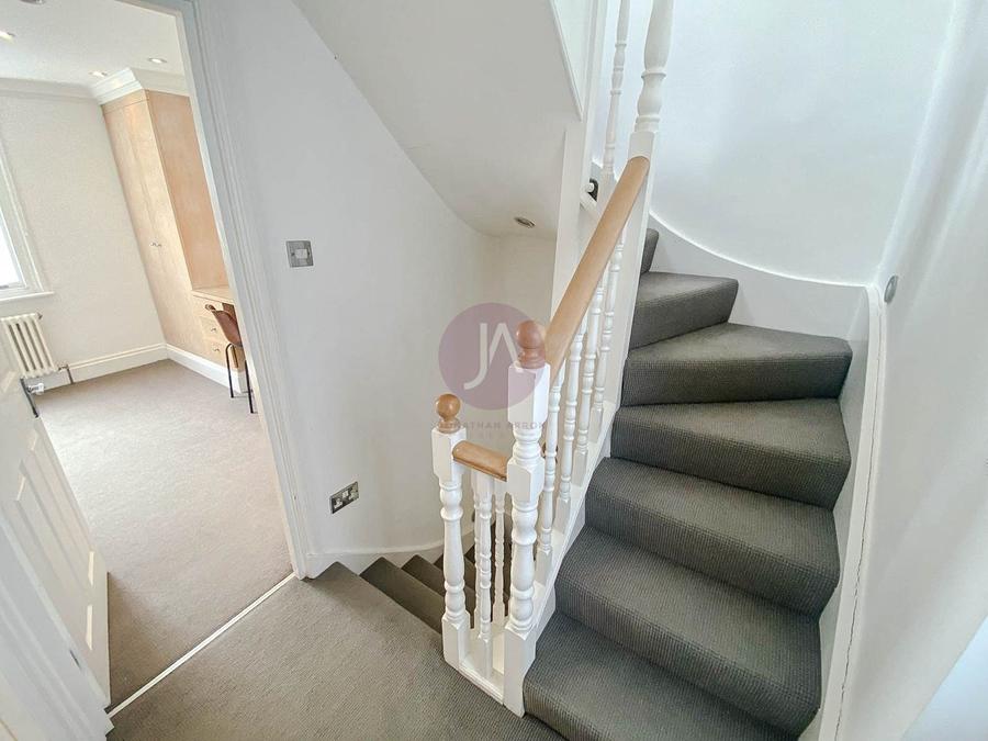 3 bedroom House to rent in Ryders Terrace-view14