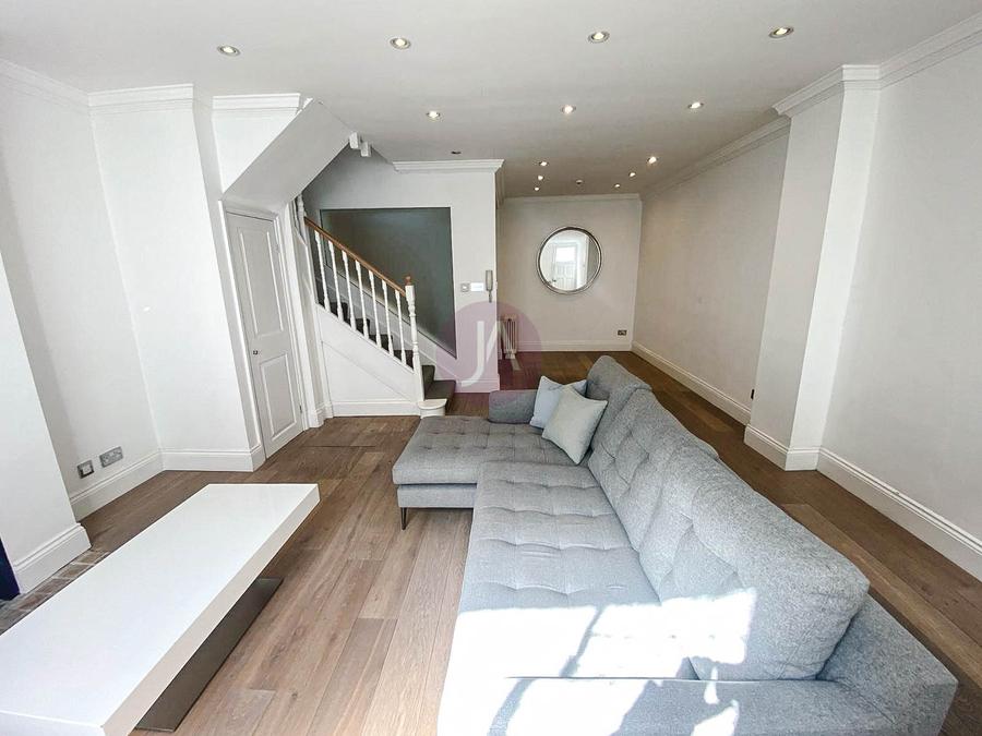 3 bedroom House to rent in Ryders Terrace-view15