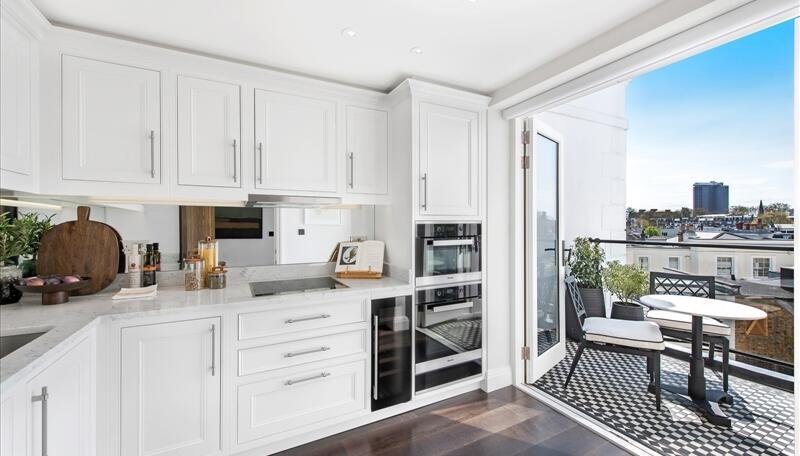 2 bedroom Flat to rent in Prince of Wales Terrace-view3
