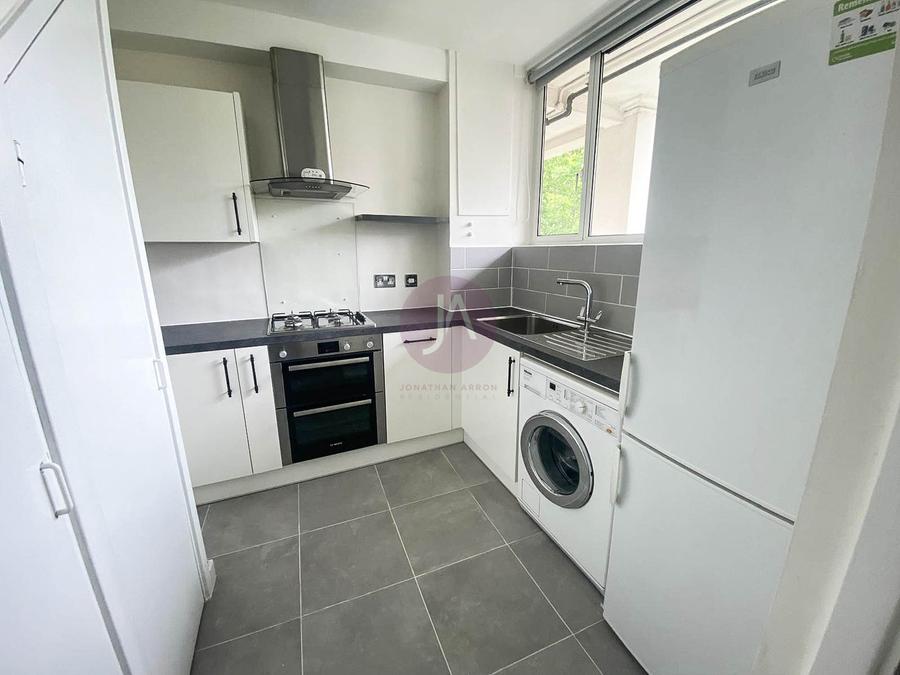 2 bedroom Flat to rent in Sherlock Court-view2