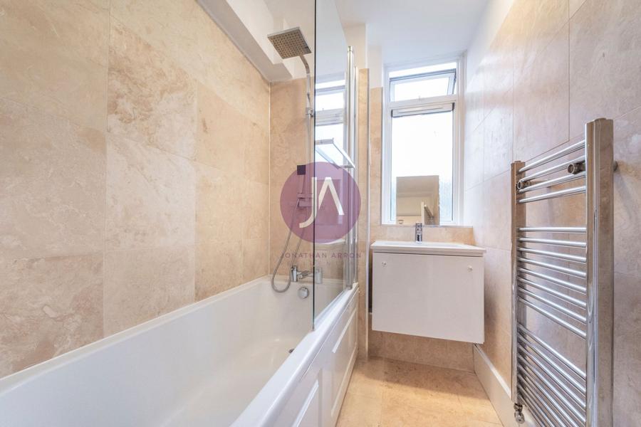 2 bedroom Flat to rent in Sherlock Court-view5