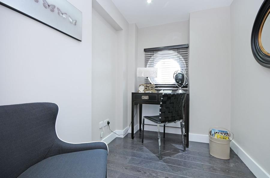 3 bedroom Flat to rent in Boydell Court-view8