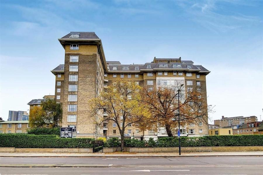 3 bedroom Flat to rent in Boydell Court-view12