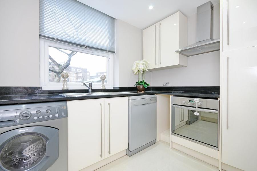 3 bedroom Flat to rent in Boydell Court-view2