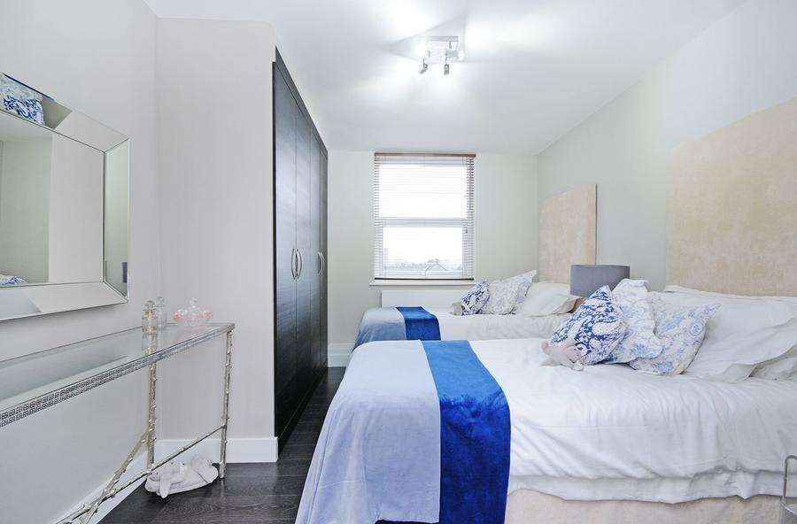 3 bedroom Flat to rent in Boydell Court-view9