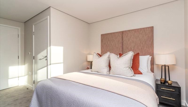 3 bedroom Flat to rent in Merchant Square East-view9