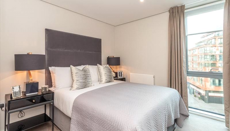 3 bedroom Flat to rent in Merchant Square East-view8