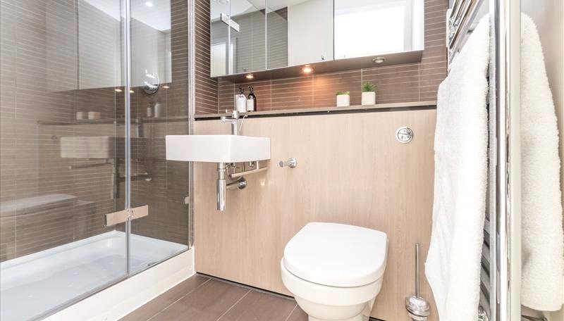 3 bedroom Flat to rent in Merchant Square East-view12
