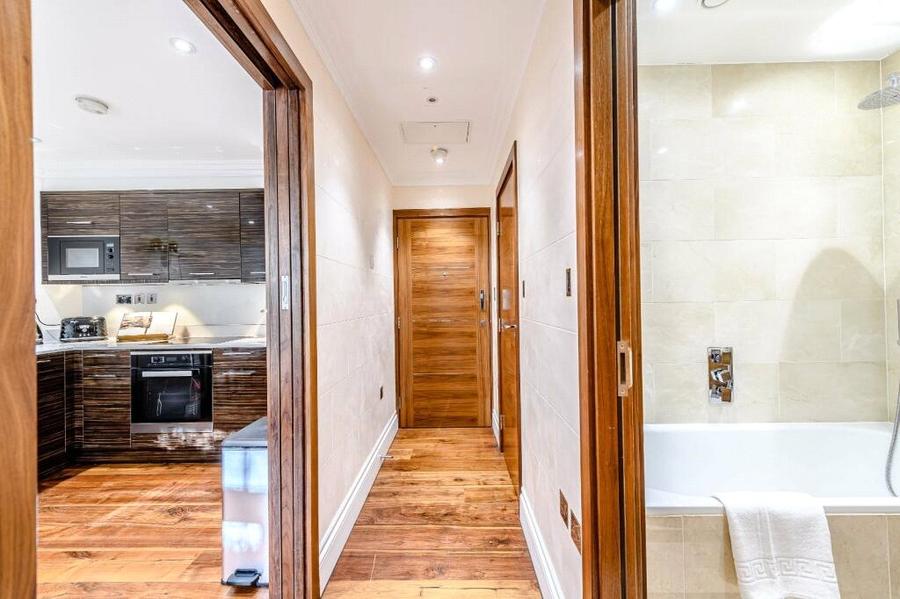 1 bedroom Flat to rent in Garden House-view4