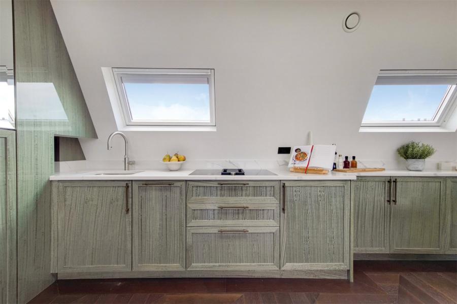 3 bedroom Flat to rent in Prince of Wales Terrace-view5