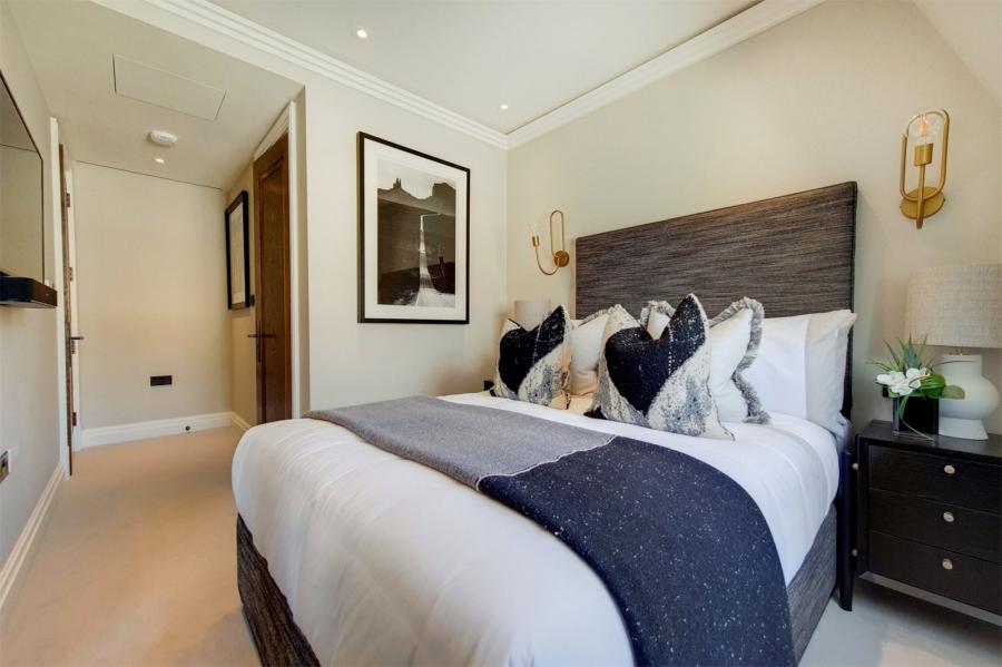 3 bedroom Flat to rent in Prince of Wales Terrace-view6