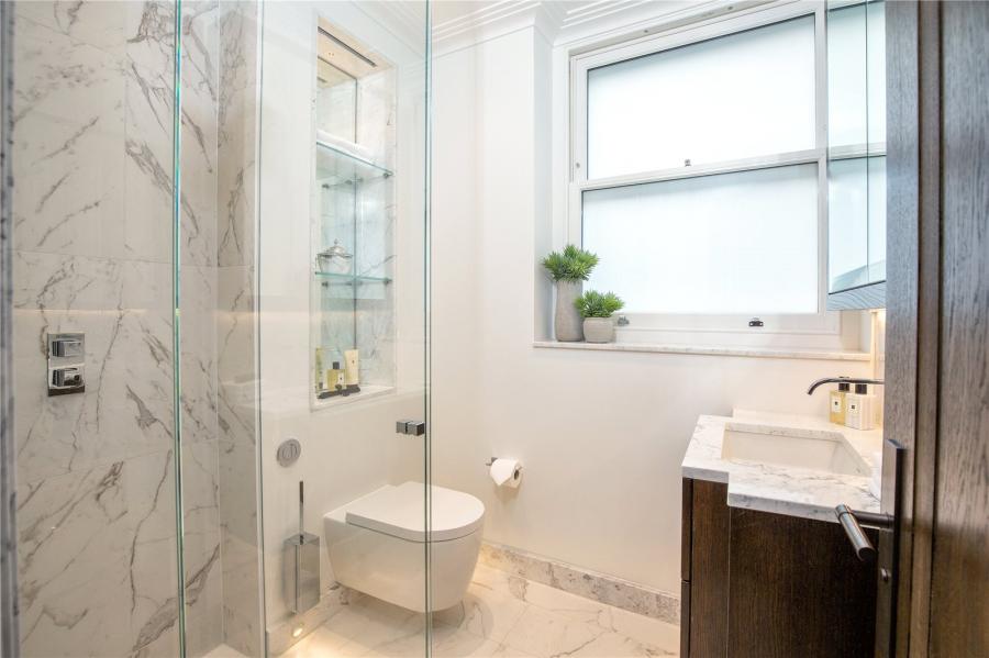 2 bedroom Flat to rent in Prince of Wales Terrace-view8