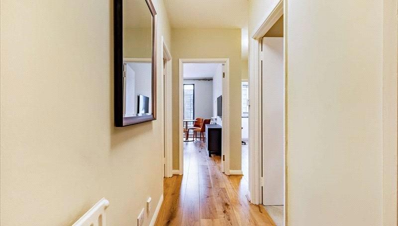 2 bedroom Flat to rent in Fulham Road-view12