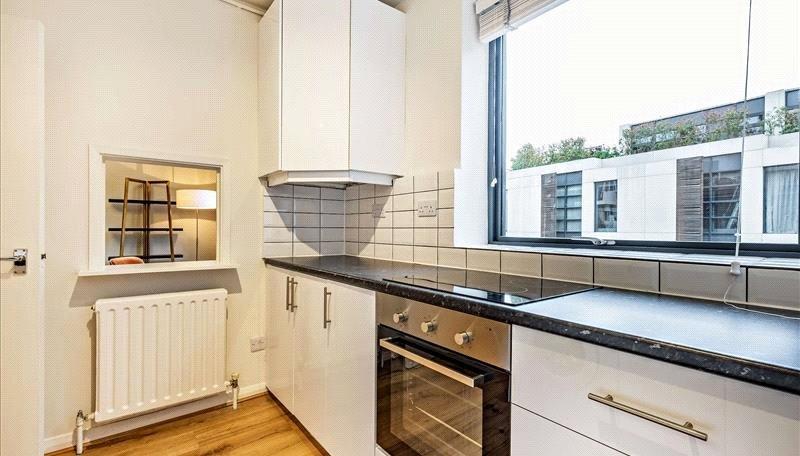 2 bedroom Flat to rent in Fulham Road-view5