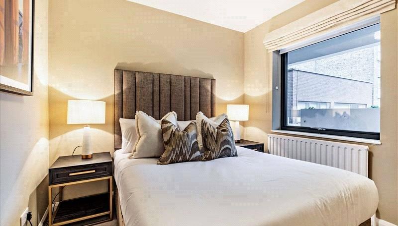 2 bedroom Flat to rent in Fulham Road-view8