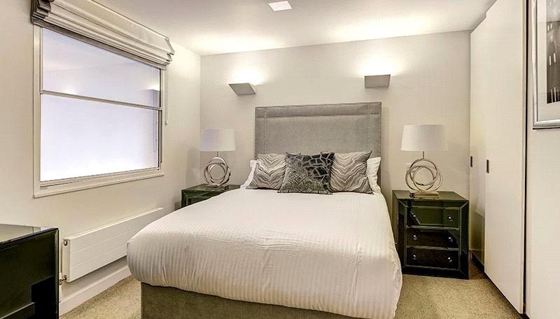 2 bedroom Flat to rent in Fulham Road-view8