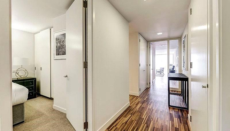 2 bedroom Flat to rent in Fulham Road-view4