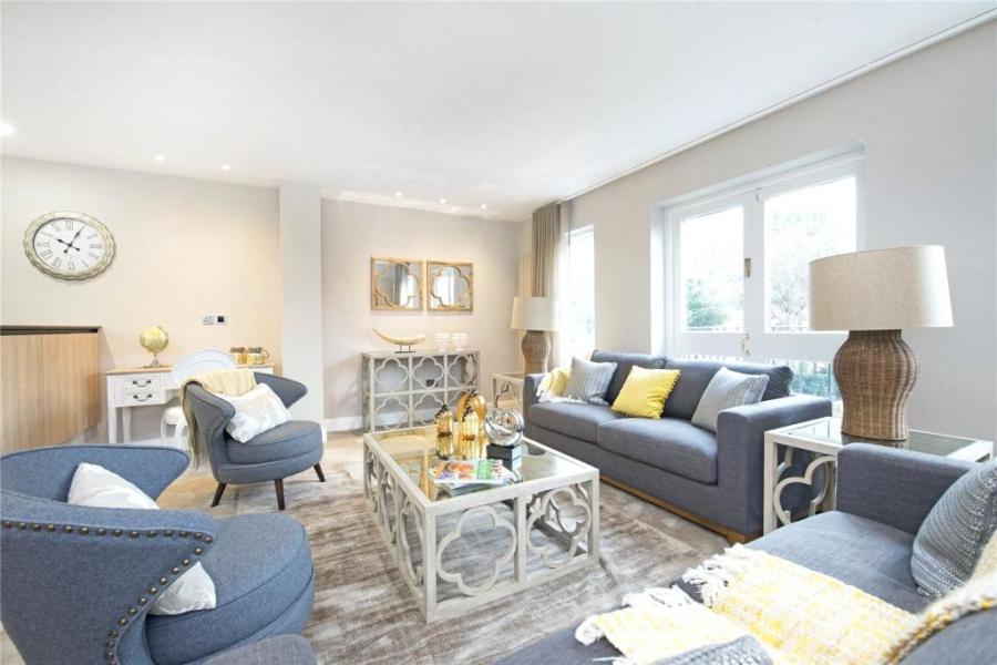 3 bedroom Flat to rent in Lyndhurst Lodge-view4