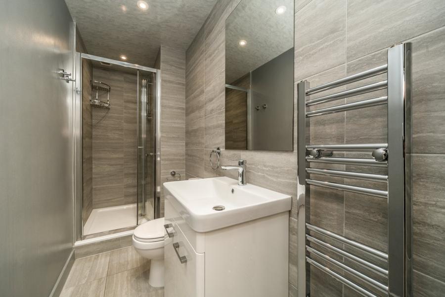 Flat to rent in Sinclair Gardens-view7
