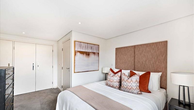 3 bedroom Flat to rent in Merchant Square East-view11