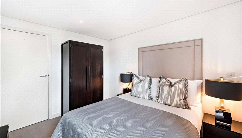 3 bedroom Flat to rent in Merchant Square East-view8
