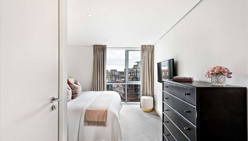 3 bedroom Flat to rent in Merchant Square East-view12