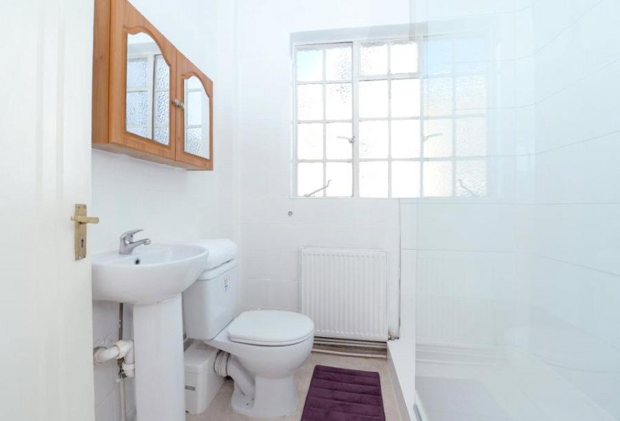 5 bedroom Flat to rent in Strathmore Court-view12