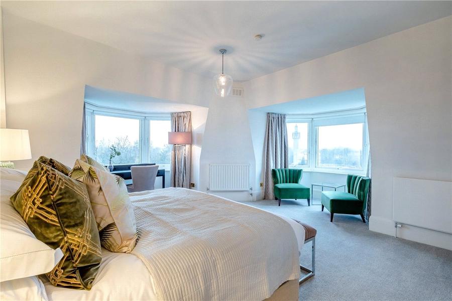 4 bedroom Flat to rent in Strathmore Court-view5