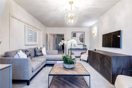 4 bedroom Flat to rent in Strathmore Court-List2299