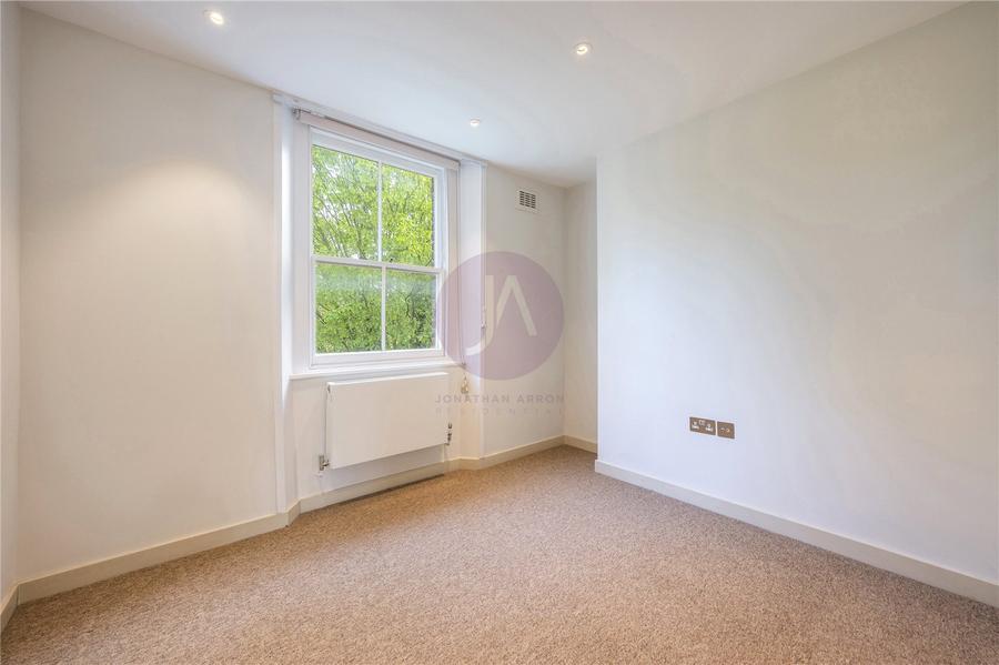 2 bedroom Flat to rent in Blenheim Terrace-view6