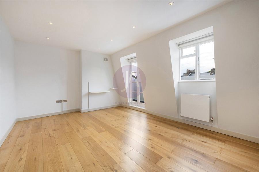 2 bedroom Flat to rent in Blenheim Terrace-view1