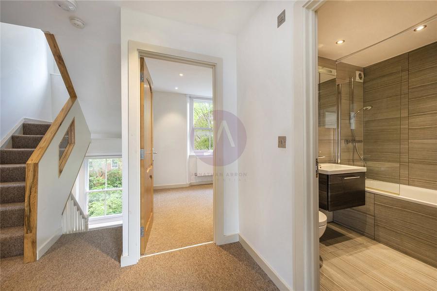 2 bedroom Flat to rent in Blenheim Terrace-view10