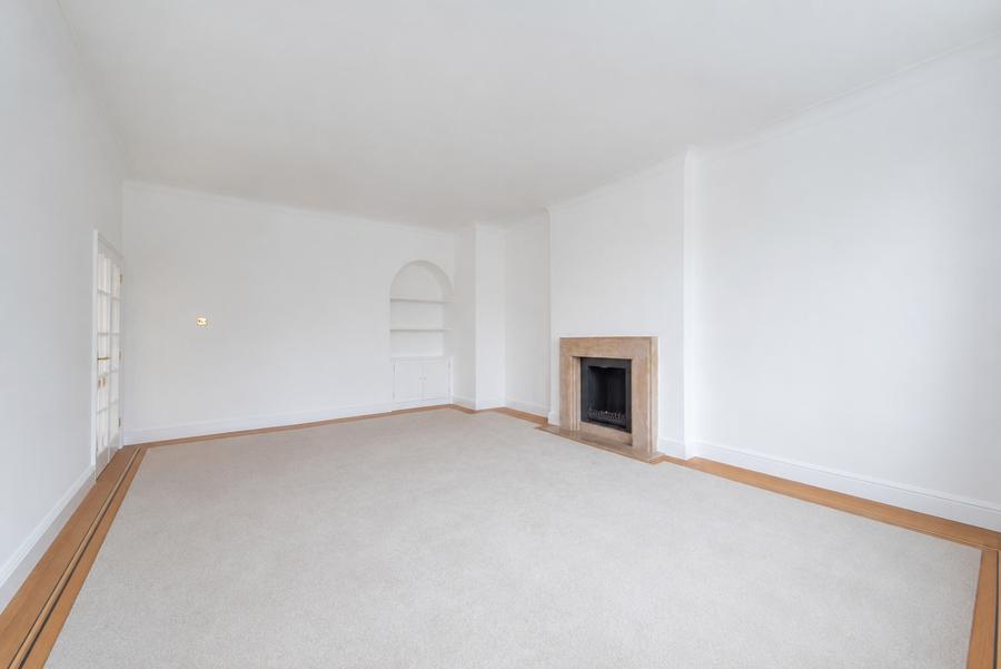 2 bedroom Flat to rent in Pont Street-view9