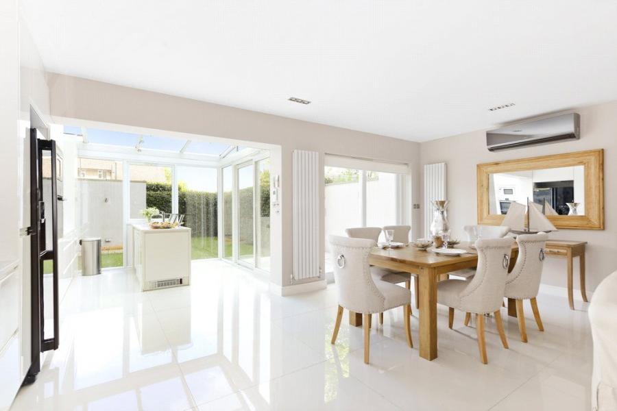 4 bedroom House to rent in Court Close-view2