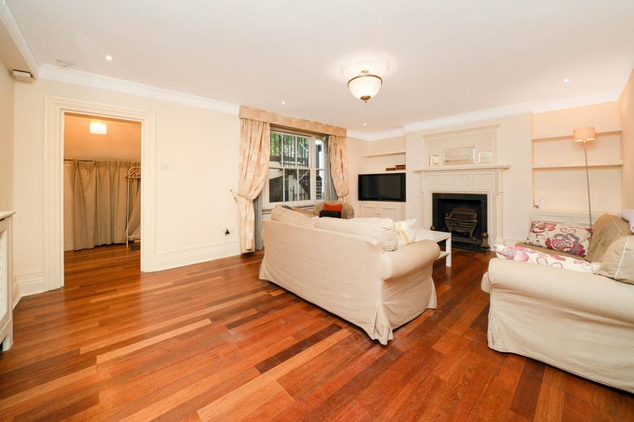 3 bedroom Flat to rent in Kensington Gardens Square-view2