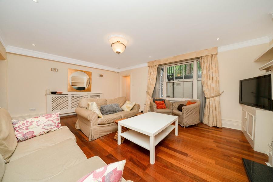 3 bedroom Flat to rent in Kensington Gardens Square-view3