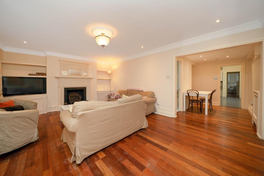 3 bedroom Flat to rent in Kensington Gardens Square-view8