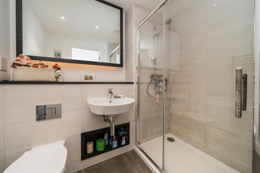 2 bedroom Flat for sale in Sheepcote Road-view10